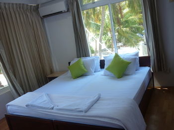 Batuta Maldives Surf View Hotel Thulusdhoo Buitenkant foto
