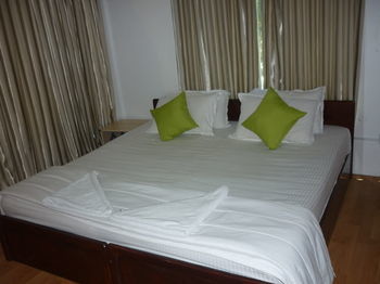 Batuta Maldives Surf View Hotel Thulusdhoo Buitenkant foto